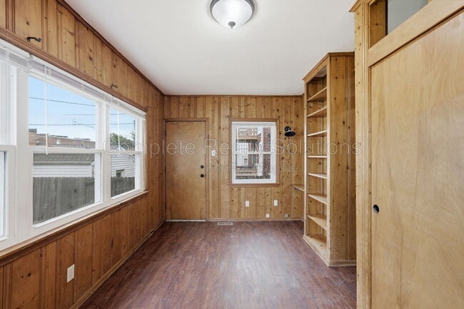 Building Photo - 5055 Lindenwood Ave