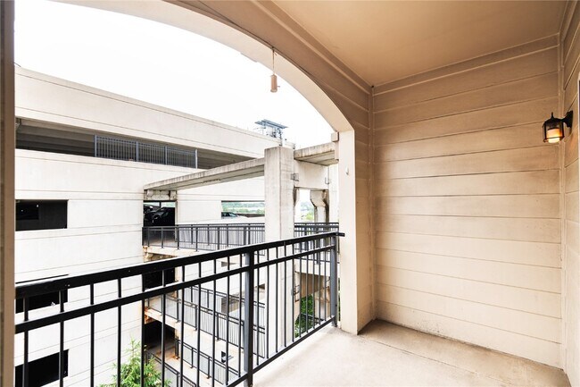 Building Photo - 1270 Strassner Dr