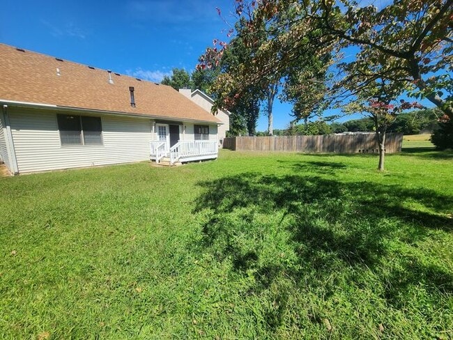 Building Photo - 3 Bedroom On Cul-de-sac, East Side Location