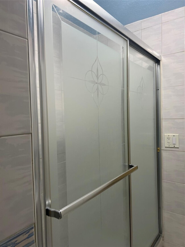 Building Photo - 1403 Broadmoor