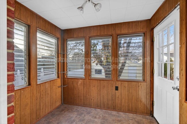 Building Photo - 3155 Hampton Ave