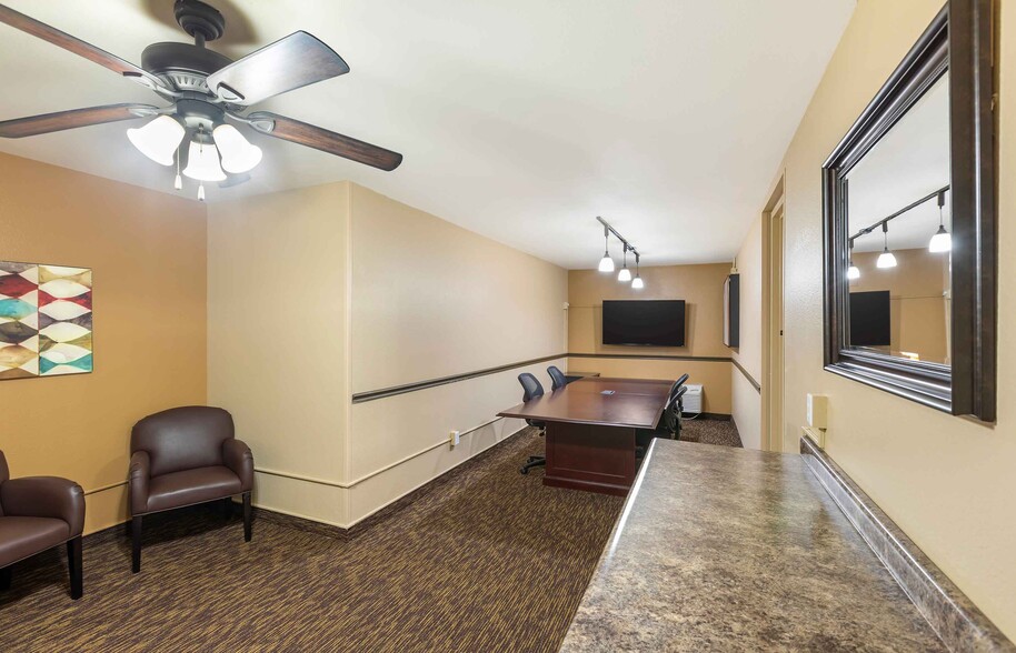 Building Photo - Furnished Studio-Milwaukee - Brookfield