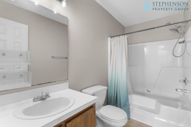 Building Photo - Chapin home