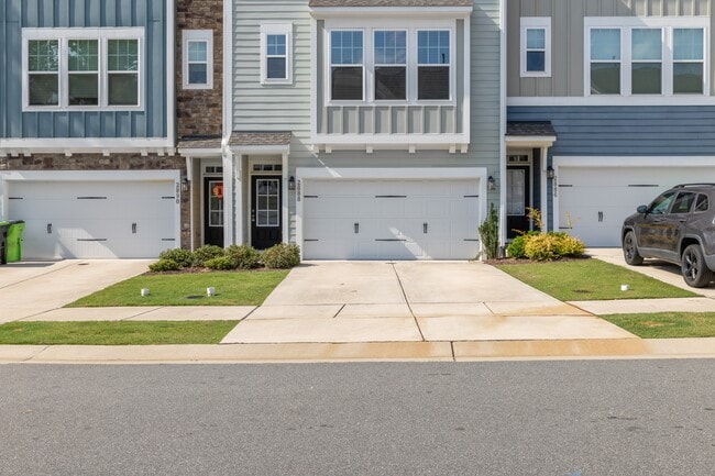 Building Photo - 2888 Macintosh Woods Dr