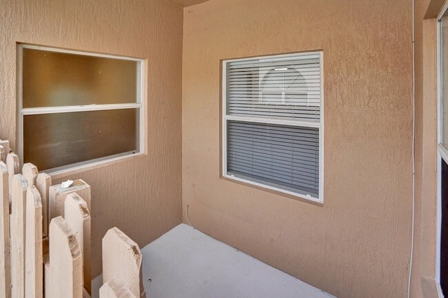 Building Photo - 16658 La Mesa Dr