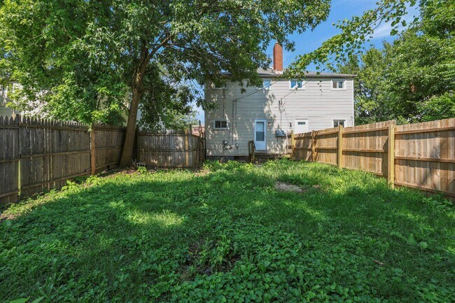 Building Photo - 898-900 Racine Ave