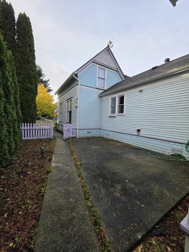 Building Photo - 1212 S 3rd St