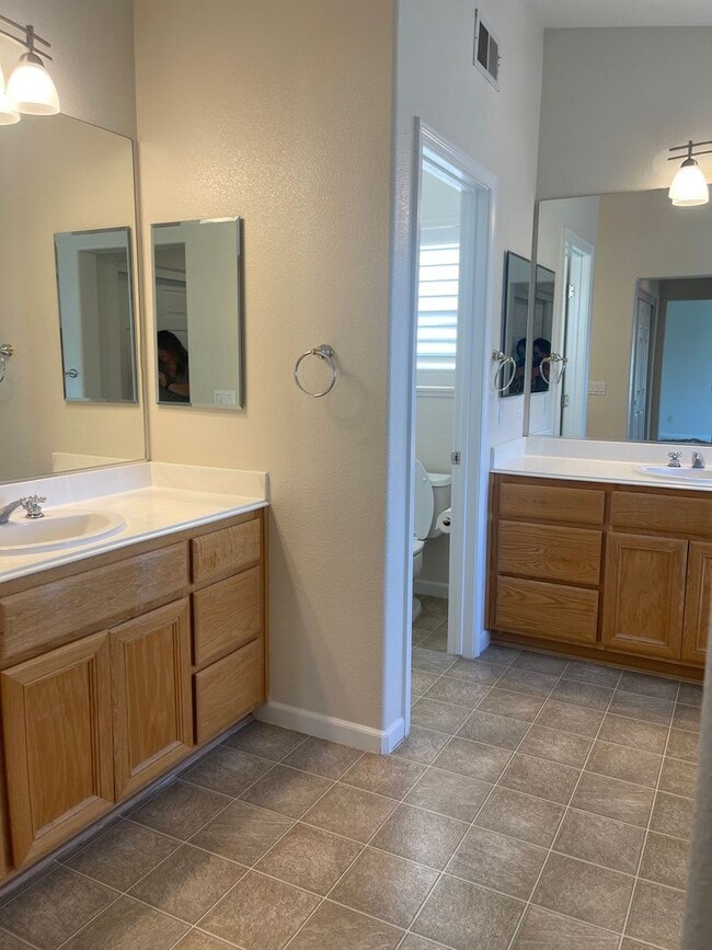 Building Photo - Rolling Hills Beauty! 4 Bedroom 3 Bath