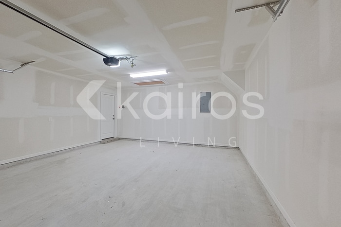 Building Photo - 129 SANTIAGO COURT