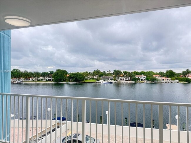 Building Photo - 5838 Collins Ave