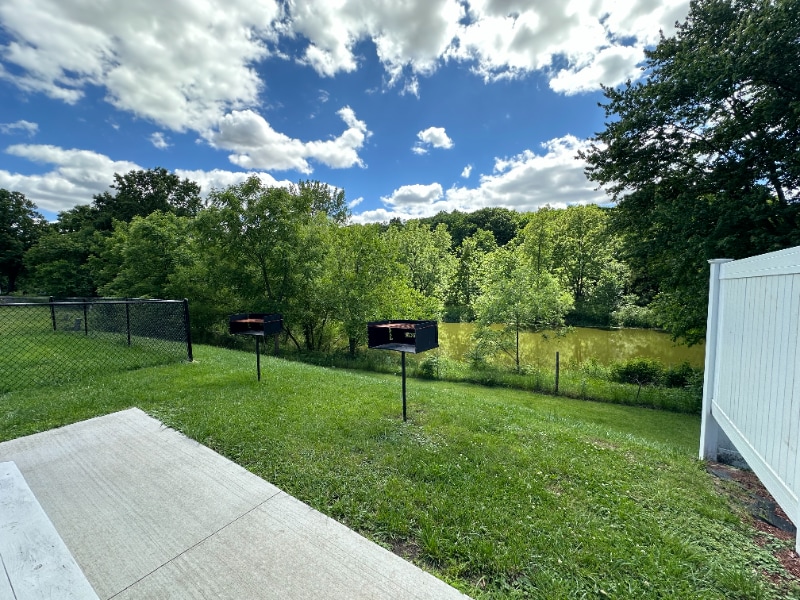 Building Photo - 1100 W Locust St