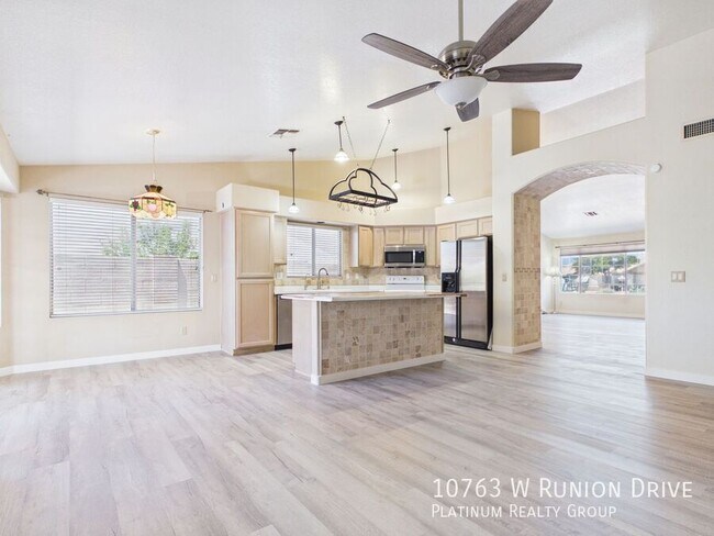 Building Photo - 10763 W Runion Dr