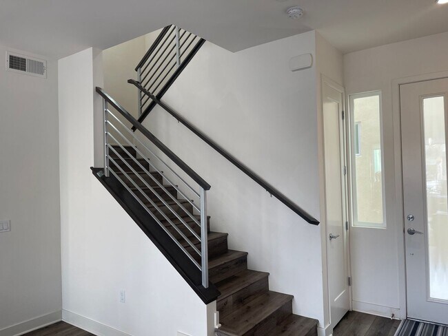 Building Photo - Water views! Less than a block from the ocean! 2 Bed 2.5 Bath Townhome!