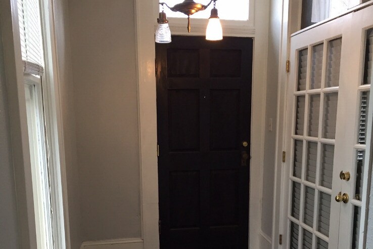 Front Entryway - 1520 S Louisiana St