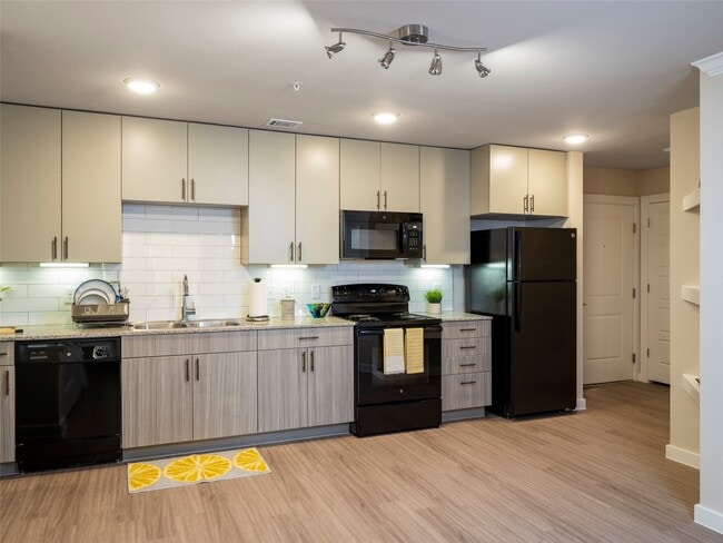 Building Photo - 1800 S I-35 Frontage Rd