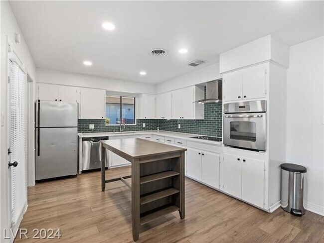 Building Photo - Spectacular Vintage 3Bed/2Bath Las Vegas h...