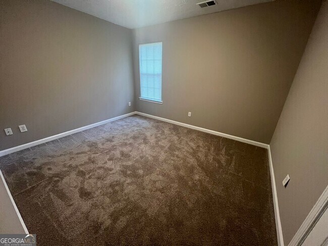 Building Photo - 70 Princeton Way