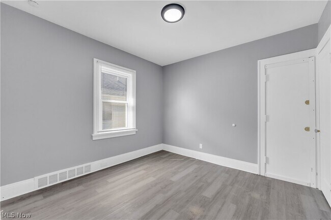 Building Photo - 10613 Sandusky Ave