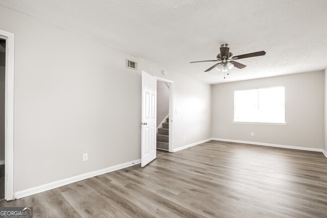 Building Photo - 8304 Beechwood Trce