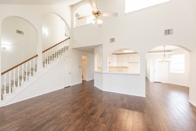 Building Photo - 910 Presley Way