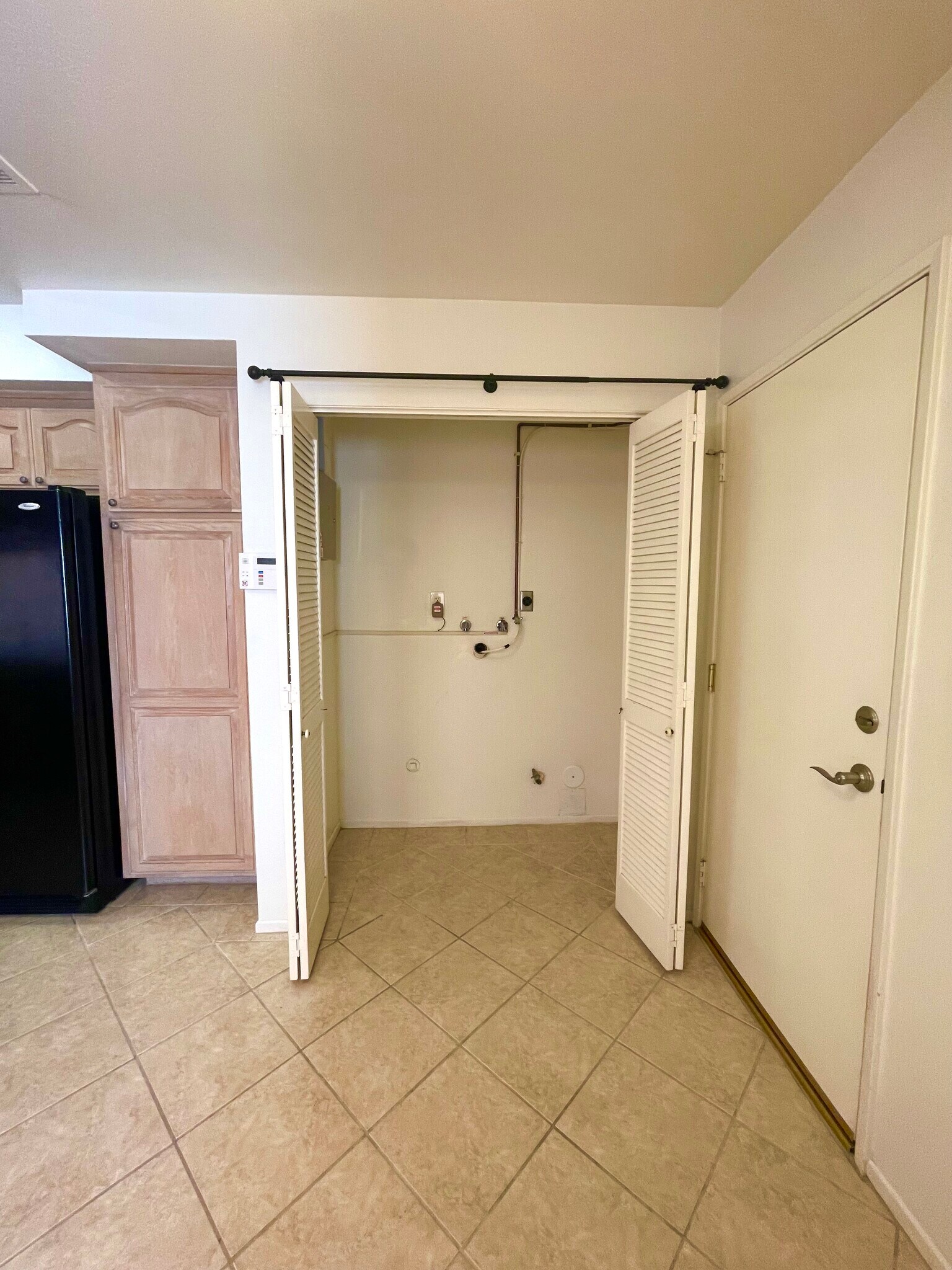 In-Unit Washer/Dryer Hookup - 7102 Phelps Rd