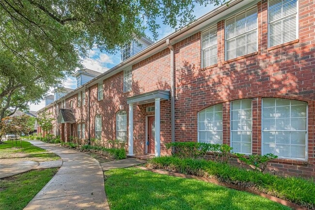 Building Photo - 1439 El Camino Village Dr