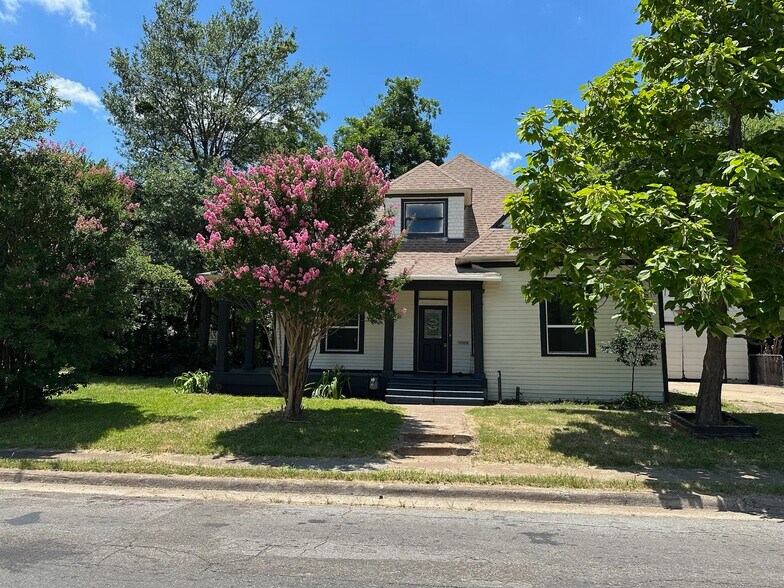 Primary Photo - 105 12th St NE