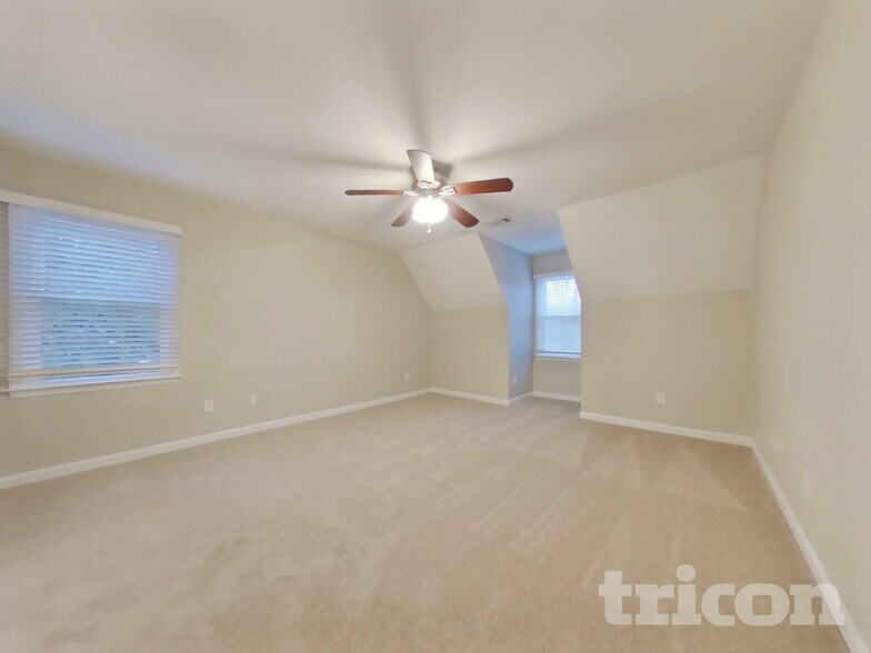 Building Photo - 162 Springwater Trce