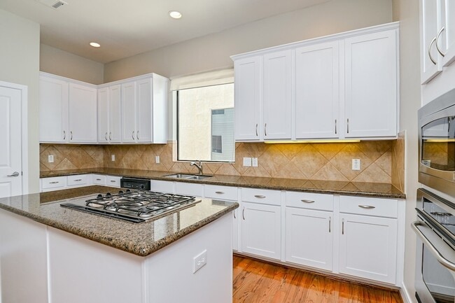 Building Photo - 5108 Lillian St