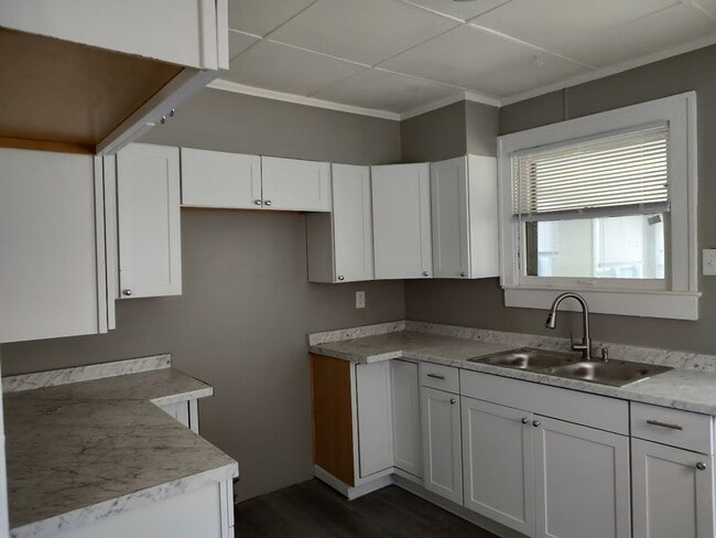 Building Photo - 4BR/2BA House