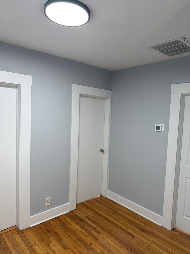 Building Photo - GHENT - 4 Bedroom Home with a Detached Garage