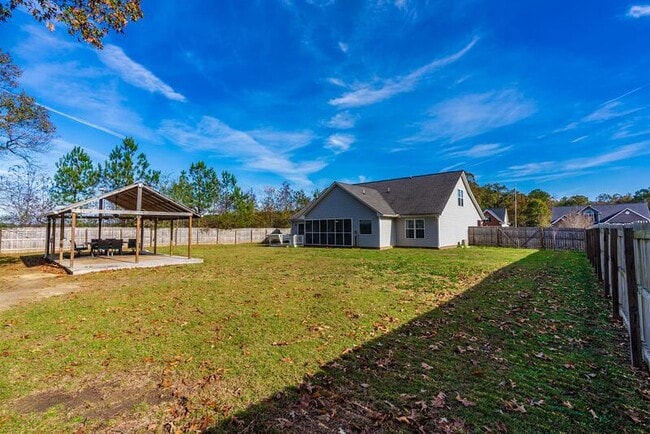 Building Photo - 389 Livingston Dr