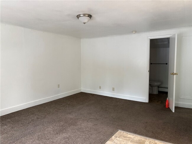 Building Photo - 10647 Pinewood Ave