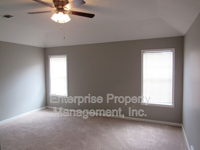 Building Photo - 7037 Meadowlands Pl