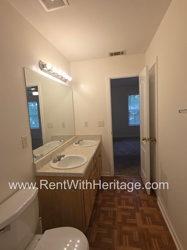 Building Photo - Fantastic 4bd/2.5ba Townhome/ Swim Tennis/ Great Location