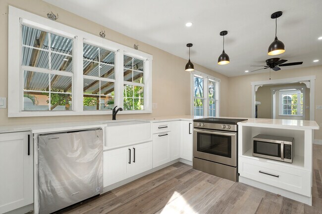 Building Photo - 3310 E Maritana Dr