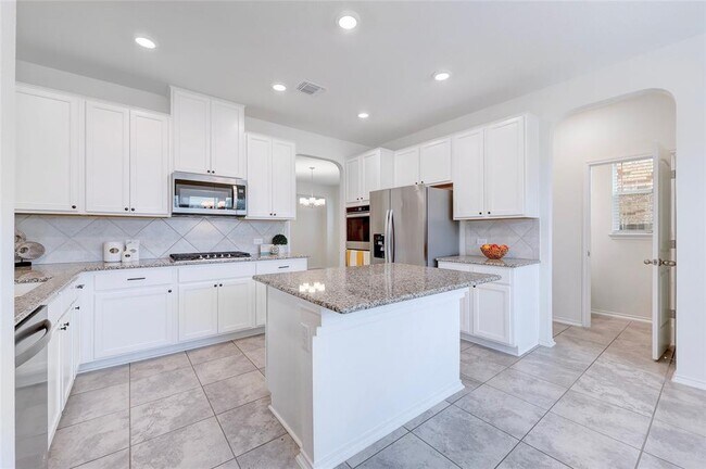 Building Photo - 1929 Stinnett Dr