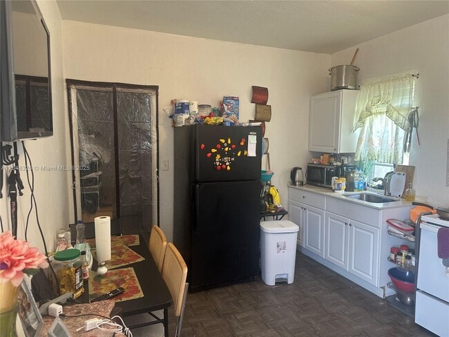 Primary Photo - 2711 SW 14th St