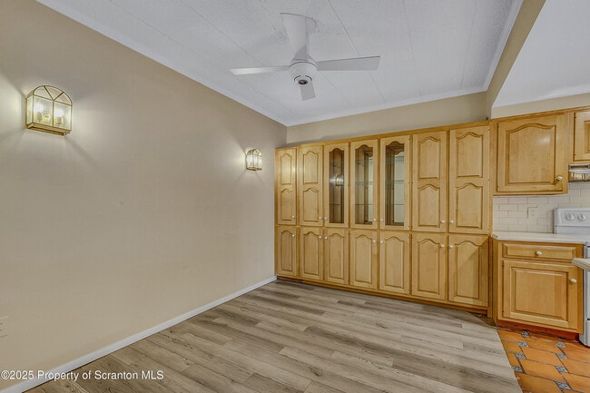 Building Photo - 550 Clay Ave