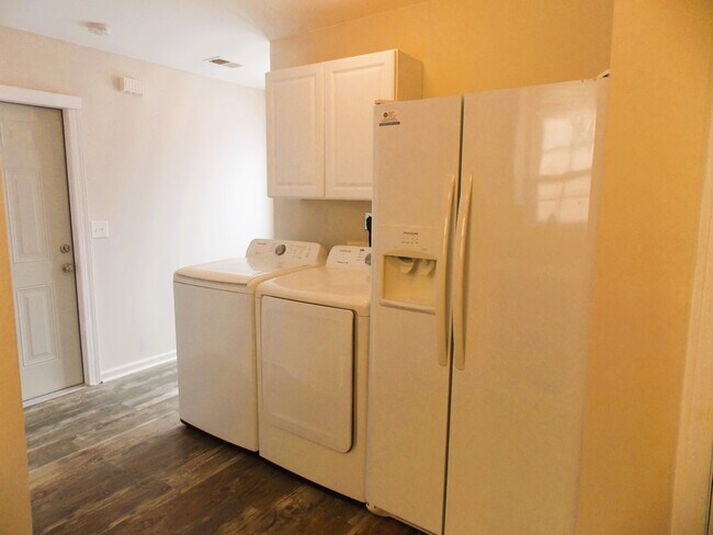 Building Photo - 221 Addison Cottage Way