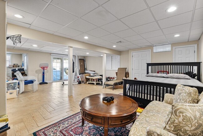 Building Photo - 111 Sisters Cir