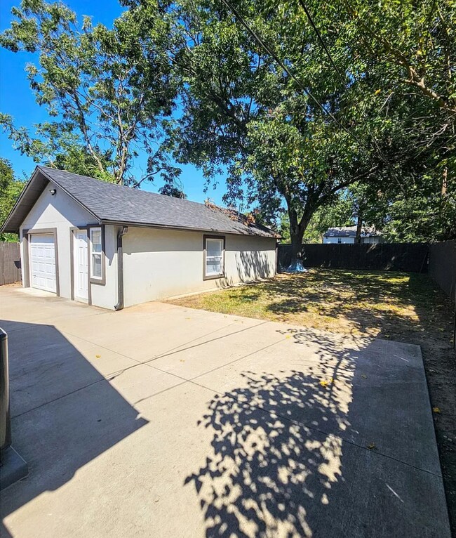 Building Photo - 241 S Richmond Ave