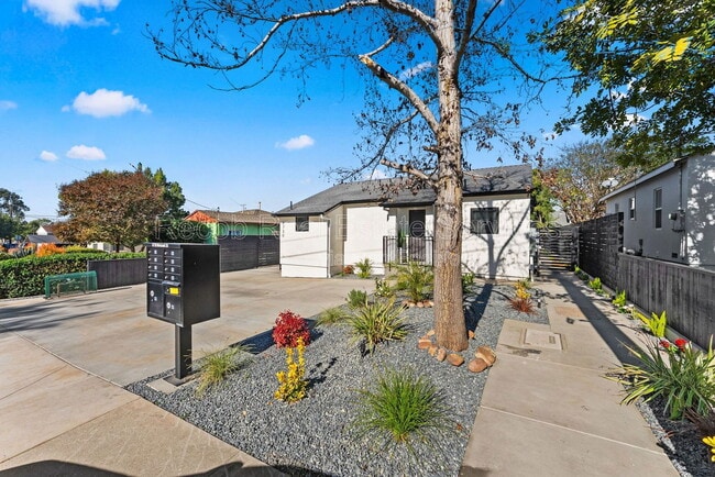 Building Photo - 6730 Mohawk St