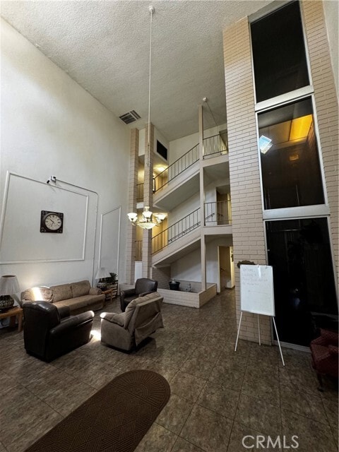 Building Photo - 475 E Cypress Ave