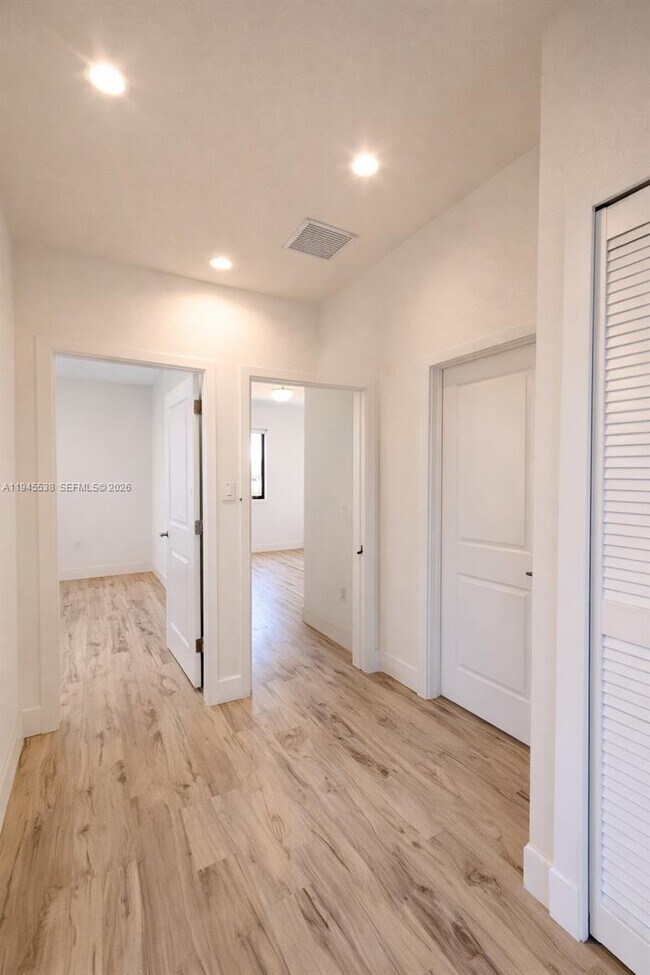 Building Photo - 15808 SW 136 Way