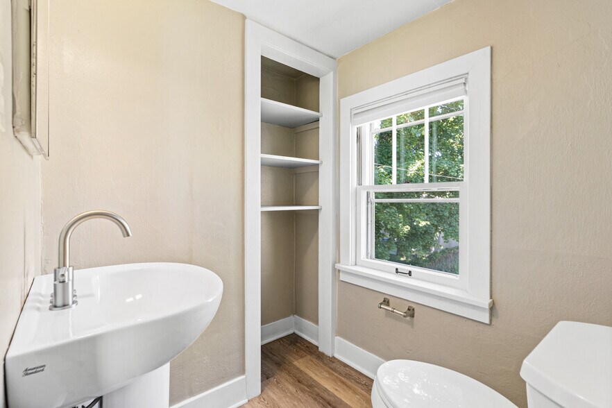 Building Photo - 1011 E Nora Ave