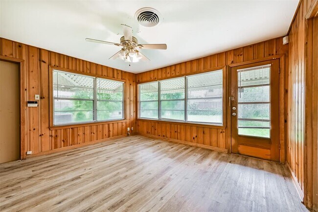 Building Photo - 3022 Broadmead Dr