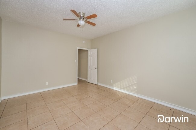 Building Photo - 1170 Debbie Dr