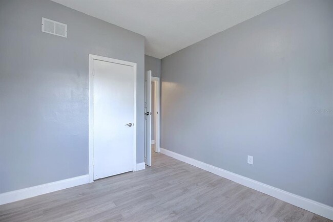 Building Photo - 3009 Marathon Ave