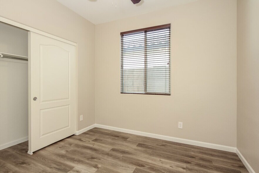 Building Photo - 12103 W Hide Trail